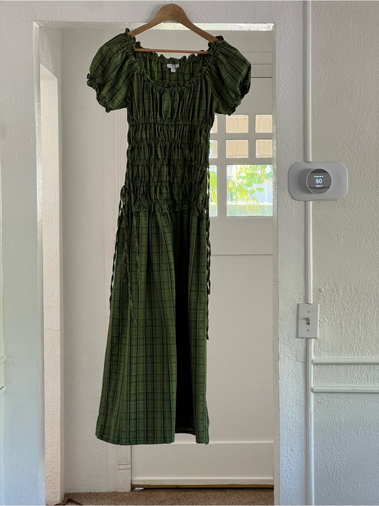 Topshop Dresses & Skirts - Topshop Olive Green Smocked Maxi Dress with Puff Sleeves